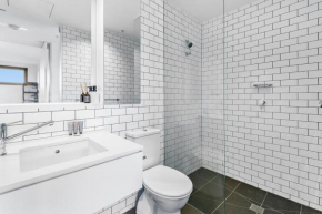 Pristine 1-Bed Apartment near Local Cafes